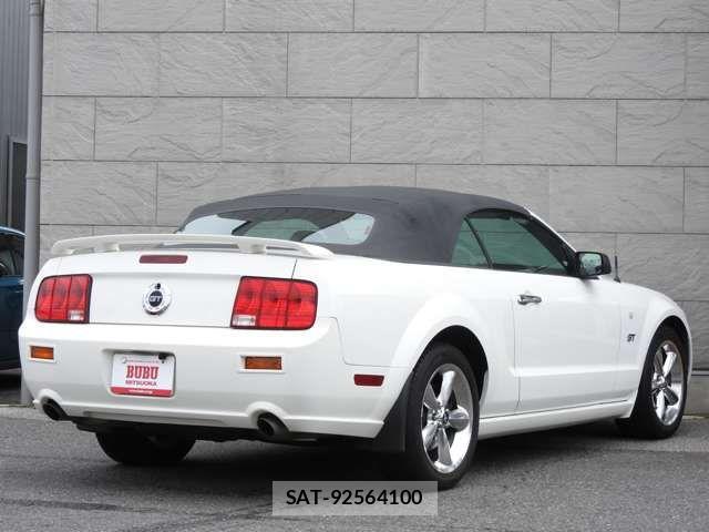 Ford MUSTANG 2007-03 8879803-2