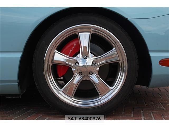 Ford Thunderbird 2004-05 8438136-22