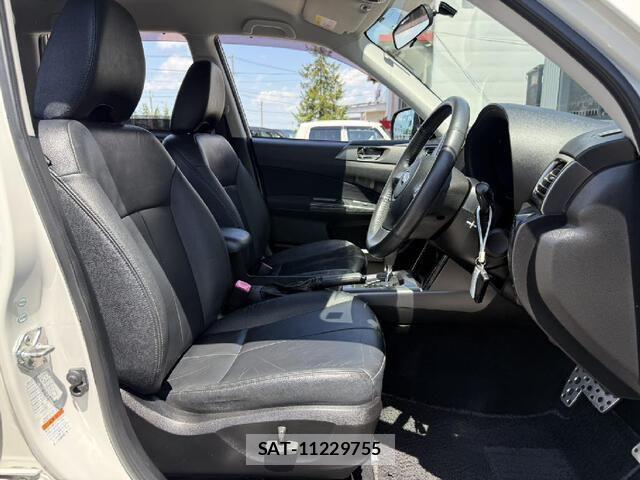 Subaru FORESTER 2012-01 7218728-11
