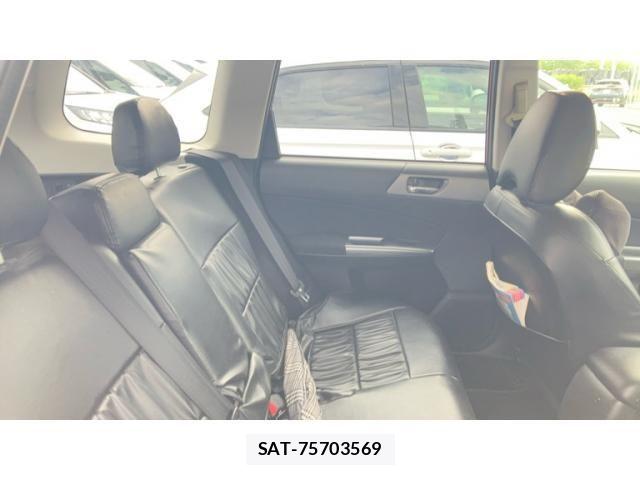 Subaru FORESTER 2012-04 7218725-29