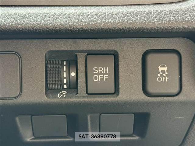 Subaru FORESTER 2017-08 7327145-23