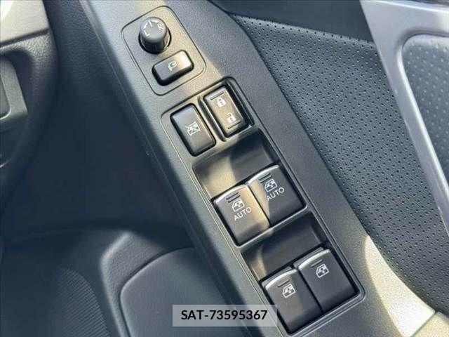 Subaru FORESTER 2018-01 8035642-25