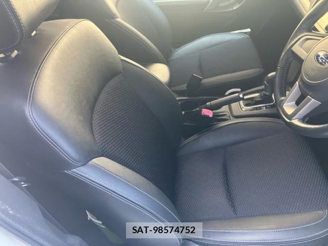 Subaru FORESTER 2018-03 8230079-12