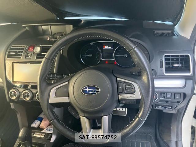 Subaru FORESTER 2018-03 8230079-15