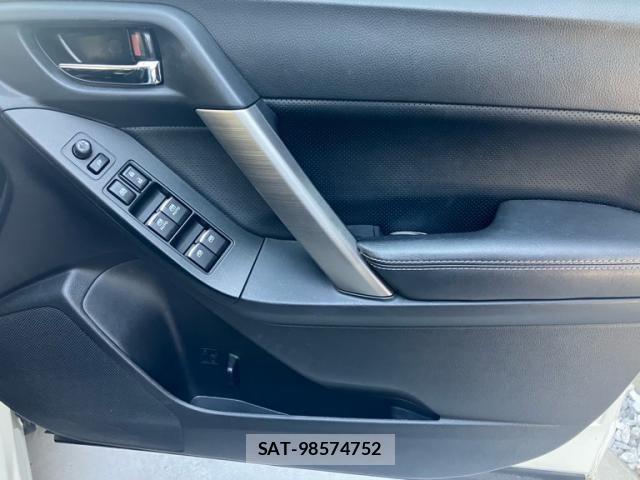 Subaru FORESTER 2018-03 8230079-18