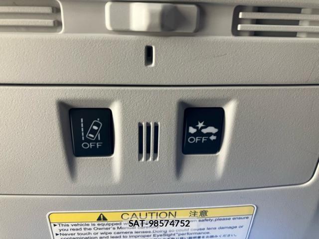 Subaru FORESTER 2018-03 8230079-25