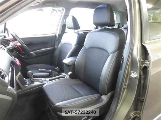 Subaru FORESTER 2018-01 8365993-13