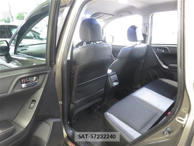 Subaru FORESTER 2018-01 8365993-14