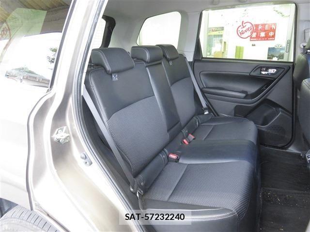 Subaru FORESTER 2018-01 8365993-15