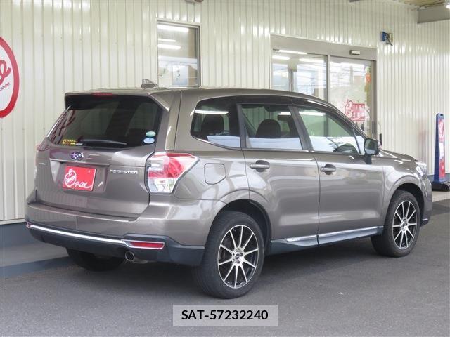Subaru FORESTER 2018-01 8365993-3
