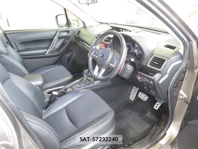 Subaru FORESTER 2018-01 8365993-4