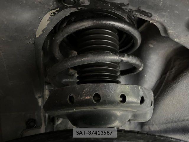 Subaru FORESTER 2018-01 8438143-19