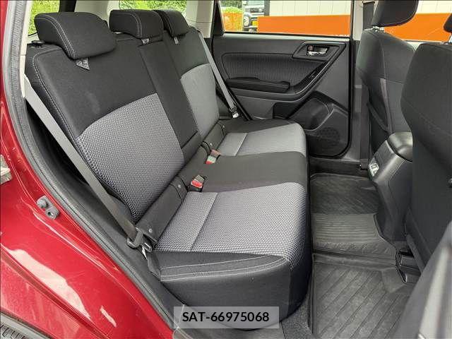 Subaru FORESTER 2017-03 8742262-25