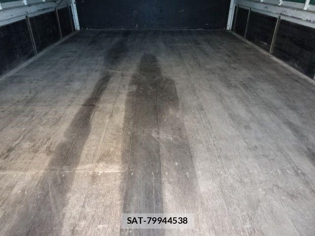 Isuzu FORWARD 2003-02 1221179-9
