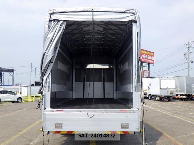 Isuzu FORWARD 2023-08 1116060-6