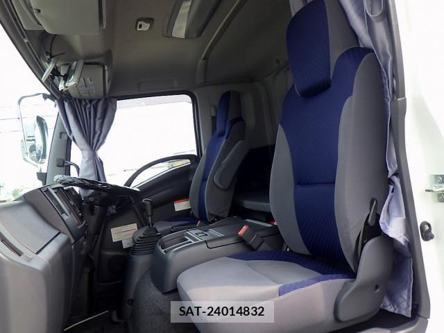 Isuzu FORWARD 2023-08 1116060-11
