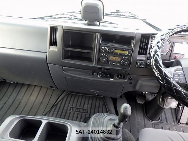 Isuzu FORWARD 2023-08 1116060-13
