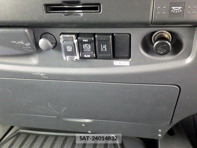 Isuzu FORWARD 2023-08 1116060-17
