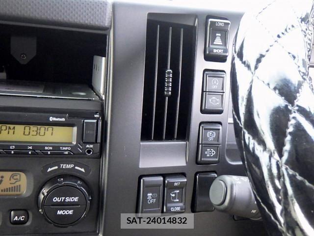 Isuzu FORWARD 2023-08 1116060-18