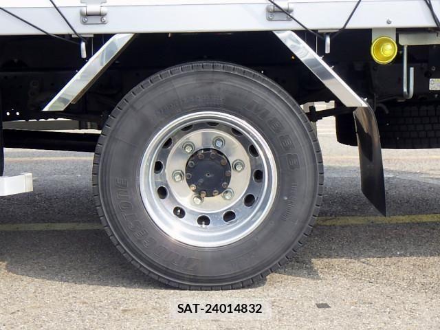 Isuzu FORWARD 2023-08 1116060-22