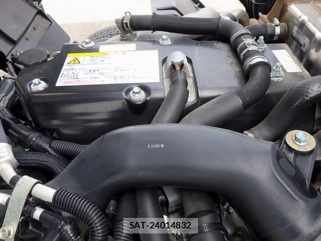 Isuzu FORWARD 2023-08 1116060-25