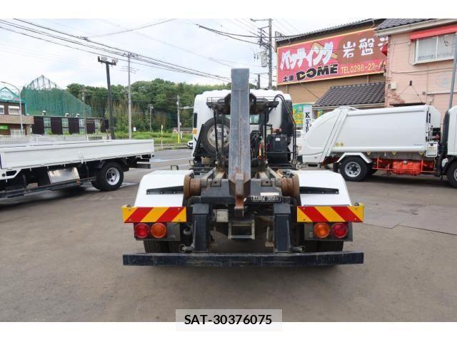 Isuzu FORWARD 2011-11 1002519-18