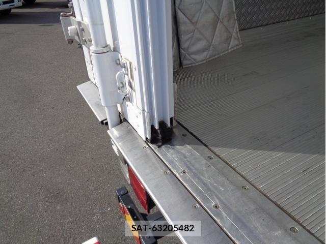 Isuzu FORWARD 2022-02 858266-6
