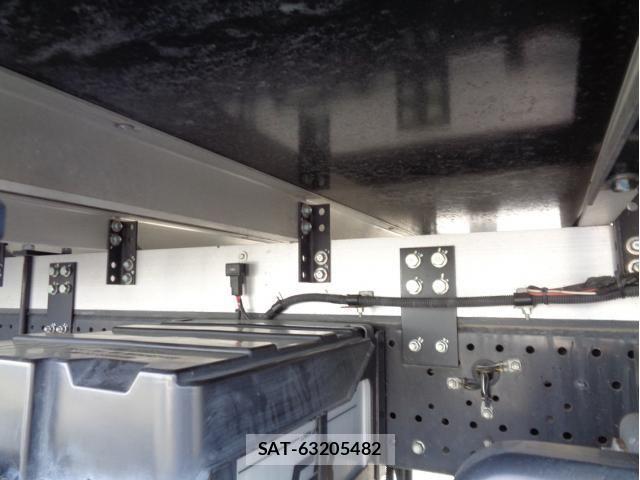 Isuzu FORWARD 2022-02 858266-16