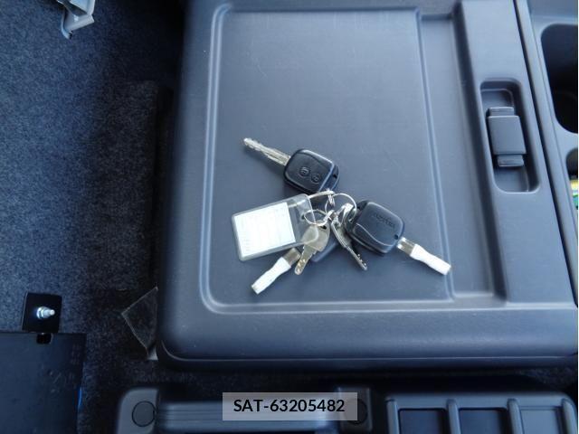 Isuzu FORWARD 2022-02 858266-28