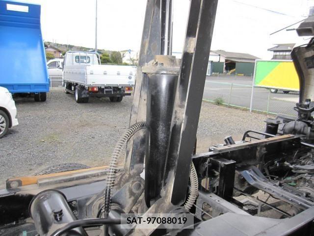 Isuzu FORWARD 2000-03 886894-28