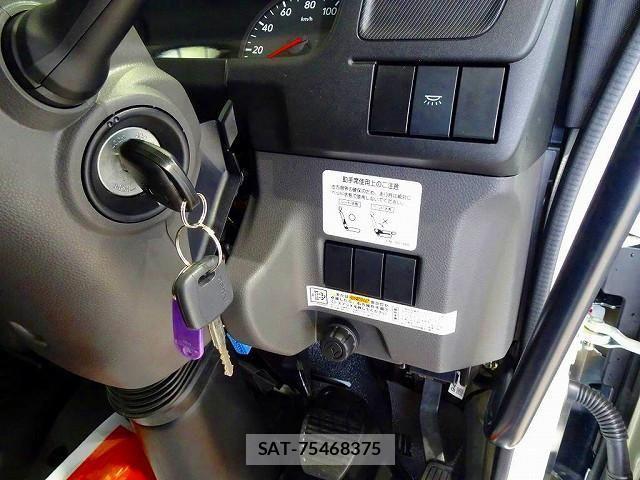 Isuzu FORWARD 2025-08 1743070-18