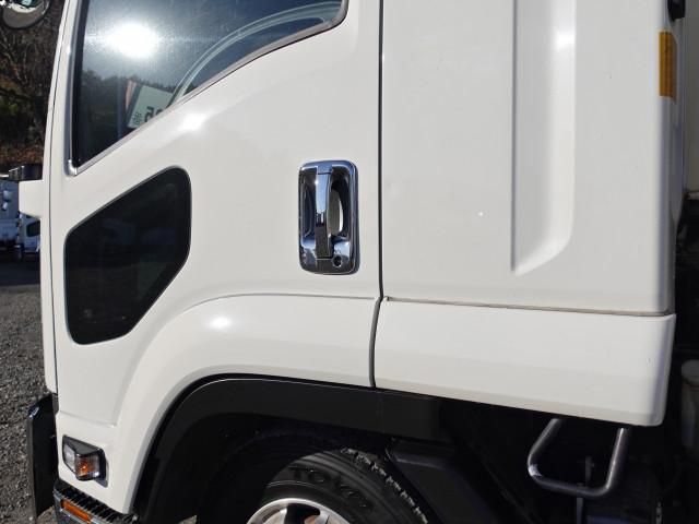 Isuzu FORWARD 2010-10 2317735-11