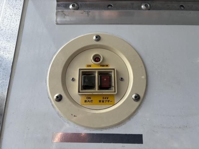 Isuzu FORWARD 2018-11 3356767-27