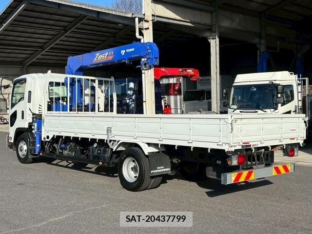 Isuzu FORWARD 2023-06 5867981-1