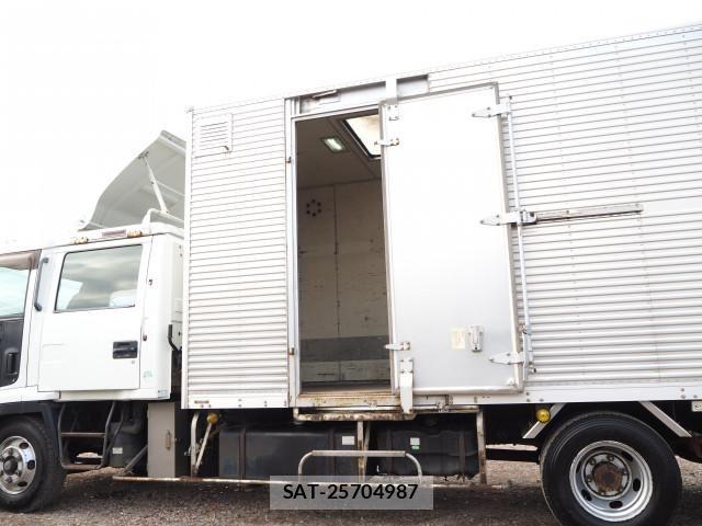 Isuzu FORWARD 2004-12 5868046-8