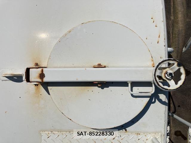 Isuzu FORWARD 2018-02 6214864-24