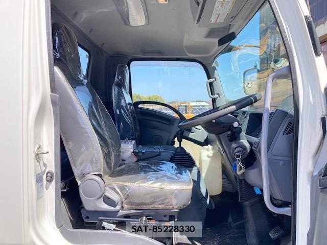 Isuzu FORWARD 2018-02 6214864-29