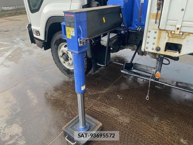 Isuzu FORWARD 2017-12 6304180-16
