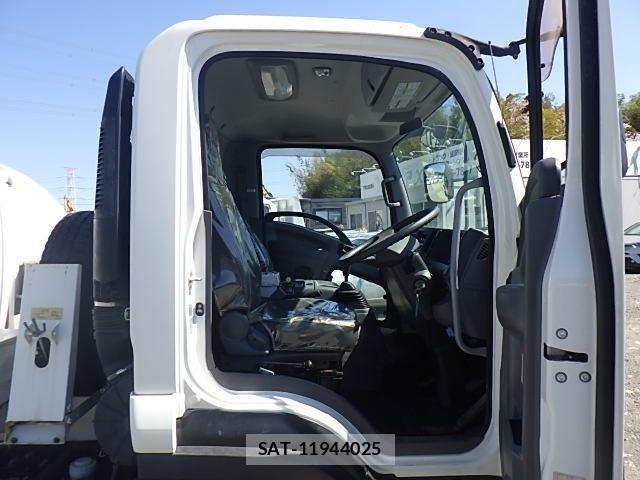 Isuzu FORWARD 2018-01 6497926-23