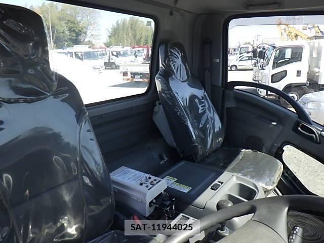 Isuzu FORWARD 2018-01 6497926-24