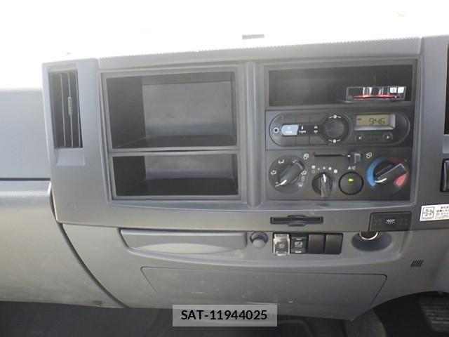 Isuzu FORWARD 2018-01 6497926-25