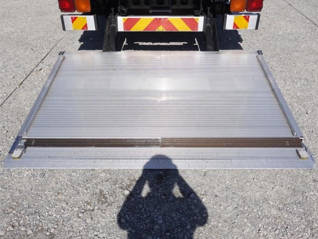 Isuzu FORWARD 2015-12 6530331-17
