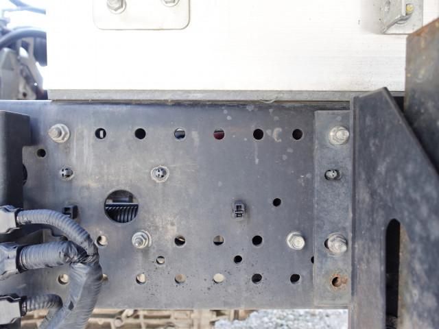 Isuzu FORWARD 2019-07 6530335-24