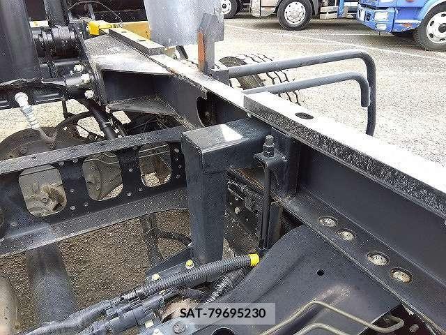 Isuzu FORWARD 2018-07 6671400-17