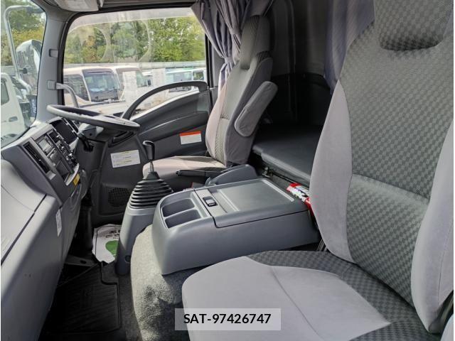 Isuzu FORWARD 2019-09 6716167-23