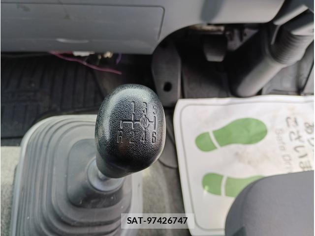 Isuzu FORWARD 2019-09 6716167-27