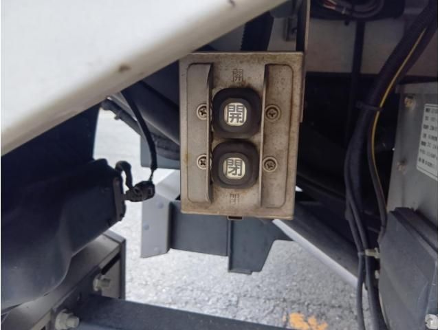 Isuzu FORWARD 2012-03 6805415-27