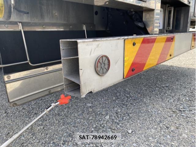 Isuzu FORWARD 2017-05 7058625-29