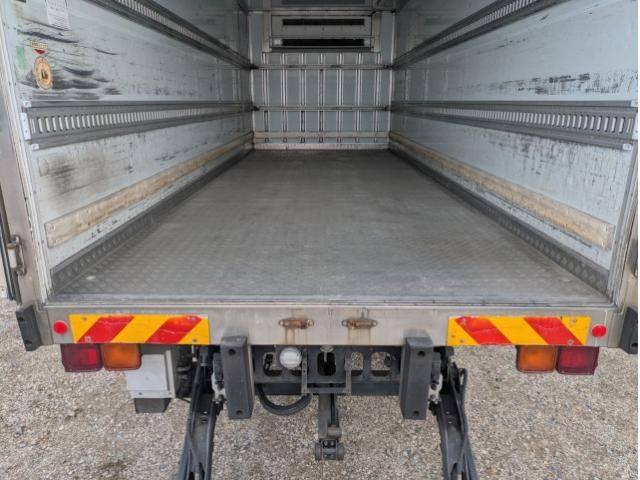 Isuzu FORWARD 2013-09 7306679-11