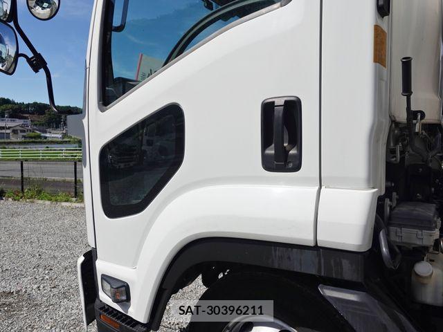 Isuzu FORWARD 2018-09 7327169-11